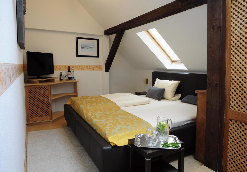 Hotel Schlossresidenz Heitzenhofen 3*