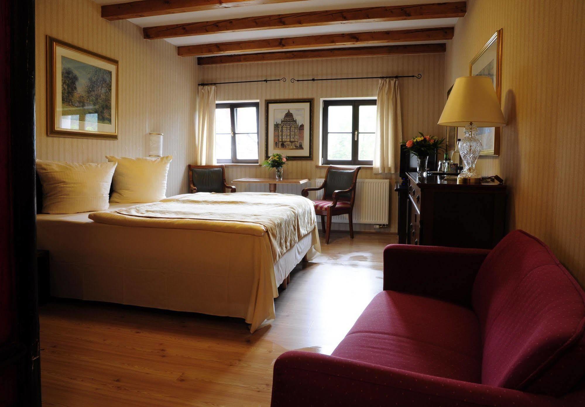 Schlossresidenz Heitzenhofen Hotel